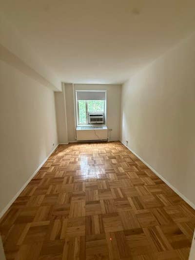 #1131 🌟Primary bedroom available in this 3 bed/1  Main Photo
