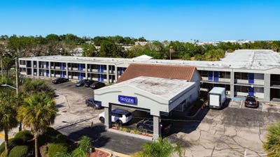 Newly Renovated All_Inclusive Studio Retreat in D Main Photo