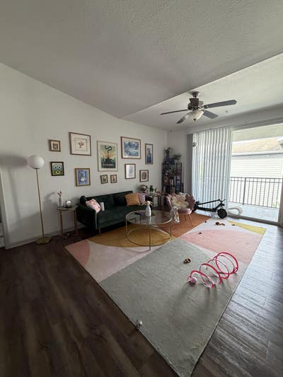 Looking for a girl roommate :) Main Photo