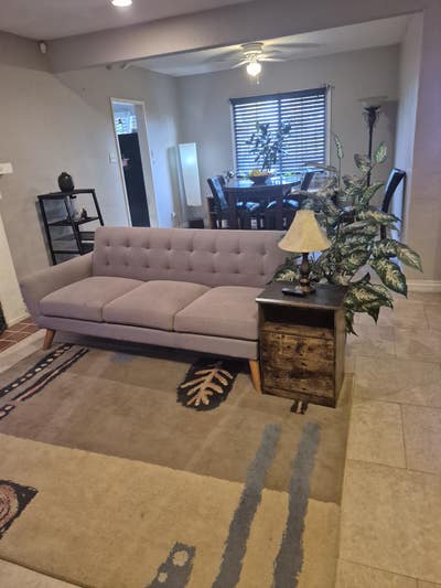 1 bedroom available in 3-bedroom house shared Main Photo