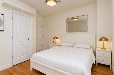 Franklin Ave! // laundry // roof access Main Photo