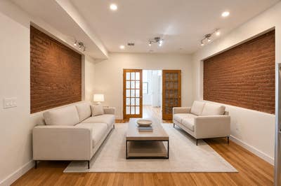 Laundry // 1.5 bath // AC // roof access Main Photo