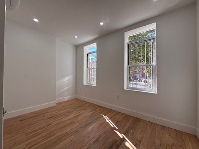 2 rooms in brand new apt - 2 entrances no fee -  Main Photo