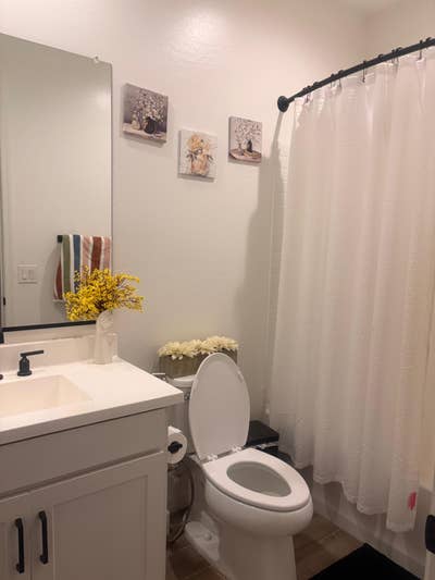Room available in east Mesa Main Photo