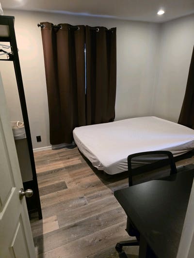 Vacant Room  Main Photo