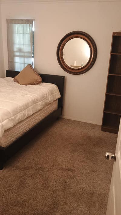 Room for rent in a house Main Photo