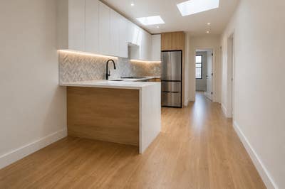 Private bath! AC, renovated apartment  Main Photo