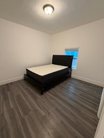 Room for rent in Hallandale beach Main Photo