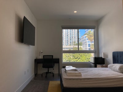 Room for Rent in Hollywood - Fully Female Unit  Main Photo