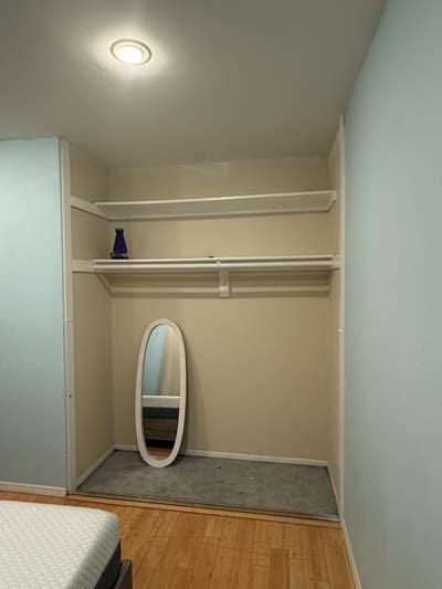 Clean unfurnished room for rent Main Photo