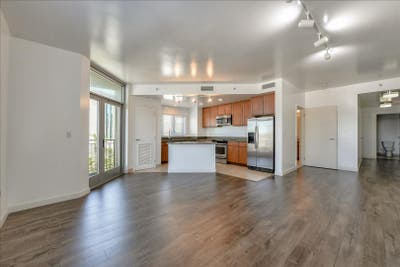Roommate wanted for downtown SJ 2bd2ba apartment Main Photo