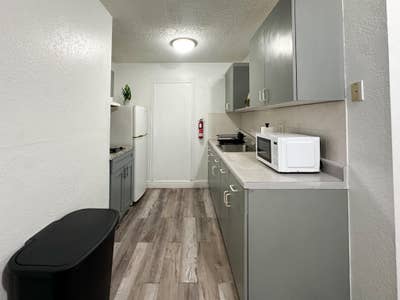 Tampa Apartment with Dining area. Cozy & comfy Main Photo