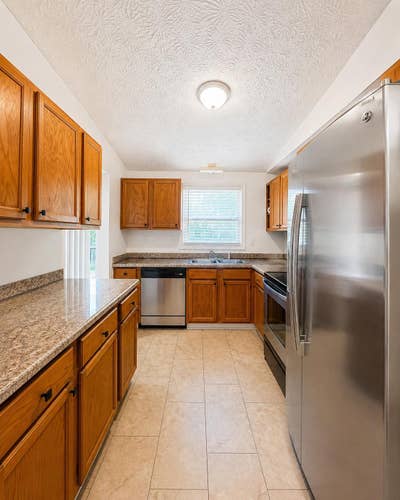  Newly Renovated Furnished Room | Utilities Includ Main Photo