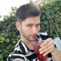 Professional Male seeks a large room Main Photo