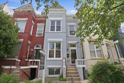 Modern 1 Bedroom English Basement Apartment Near U Main Photo