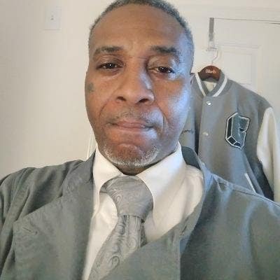 Professional Male seeks a small or large room Main Photo