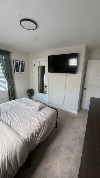 Finished private room & bath in quite home Main Photo