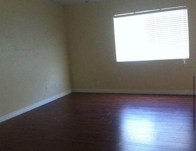 Room for rent in clean home Main Photo
