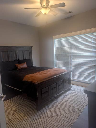 Room available in quiet neighborhood  Main Photo
