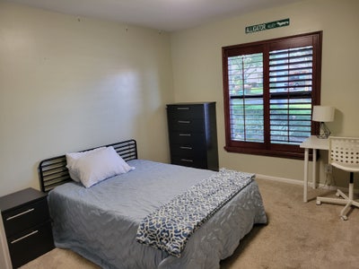 Great Rooms in Coral Springs with Great Family Main Photo