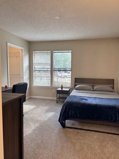 Room for Rent with Private Bathroom Main Photo