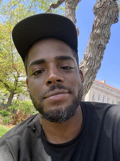 Professional Male seeks a small or large room Main Photo