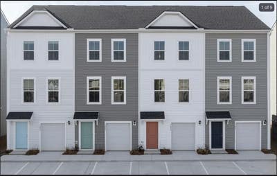 1B1B private space available in a 3B4B house Main Photo