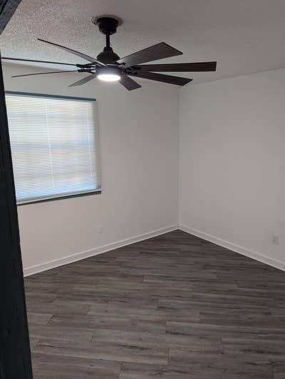 Room in 8 bedroom 2 bath house. Main Photo