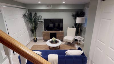 Private Room in Newly Constructed Hawthorne Home b Main Photo