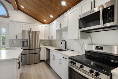  Where Comfort Meets Convenience  Stunning Remodel Main Photo
