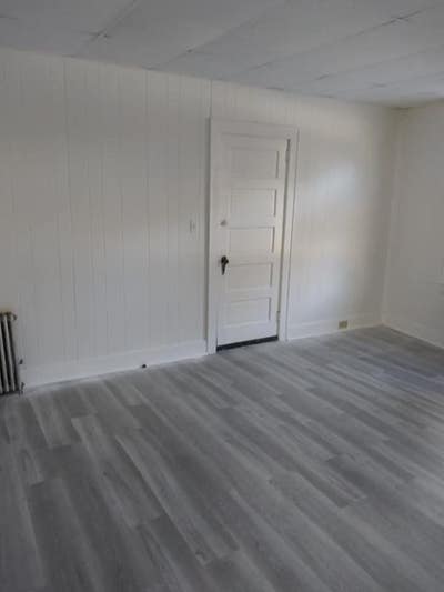 Cozy Bedroom with shared Bath Room in Central Val Main Photo