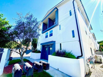 Co_living Apartment in Downtown LA Main Photo