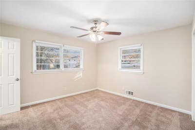 Spacious Room w Private Bathroom For Rent Close t Main Photo