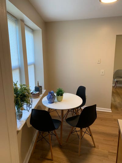 Room for Rent in 3 Bedroom Apartment Main Photo
