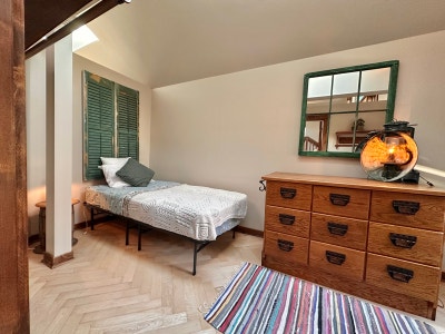 Small Efficiency Bedroomfurnished. Main Photo