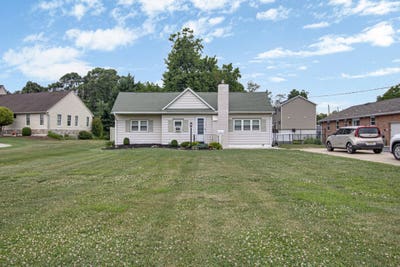 Charming 1 Bed Bath Home on Main St in Williamstow Main Photo