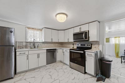 Private Bedroom & Bathroom! Main Photo
