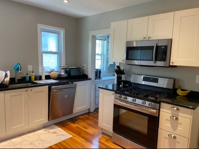 Looking for a roommate for one room Main Photo