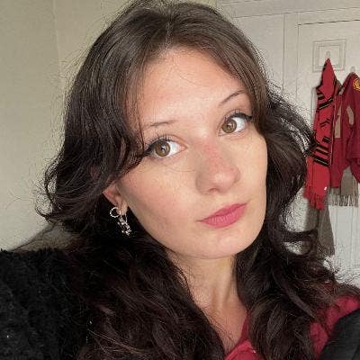 22 yr old female student for housing with female/s Main Photo