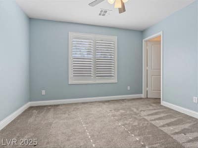 Room for Rent a mile from Southern Hills Hospital Main Photo