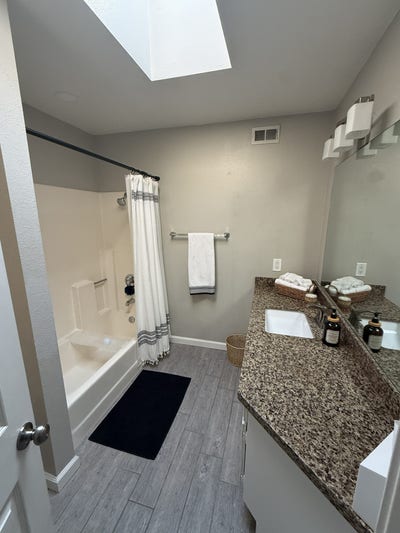 Room with Private bathroom Main Photo
