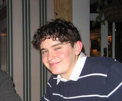 Hi! My name is Xavi, I currently live in Lond... Main Photo