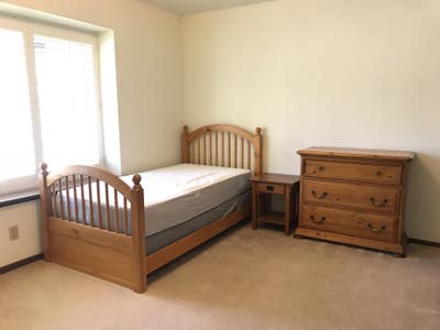 Furnished bdrm with lrg closet for female housemat Main Photo