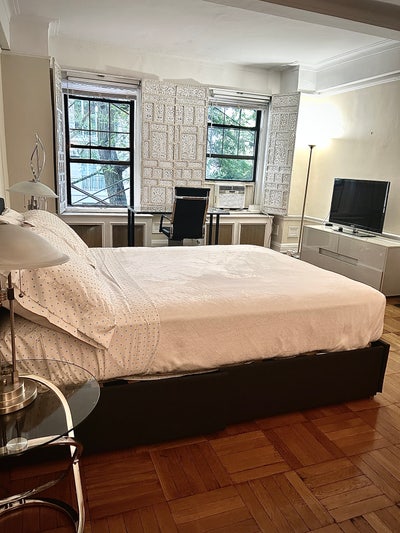 Spacious Studio Sized Bedroom & Private Bath UWS Main Photo
