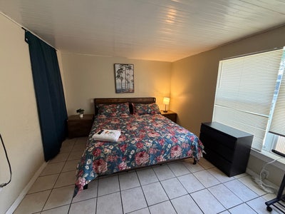 Spacious room Main Photo