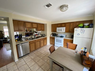 Room for rent in condo, 2 blocks from downtown Main Photo