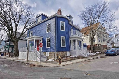 3 Bd Available for rent in an amazing newely renov Main Photo