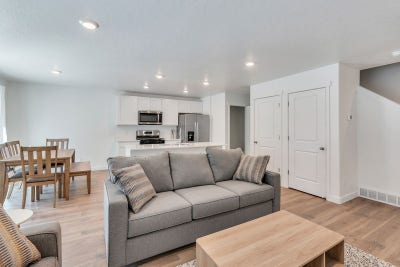Brand New Townhome!_Female Single & Shared Room Main Photo