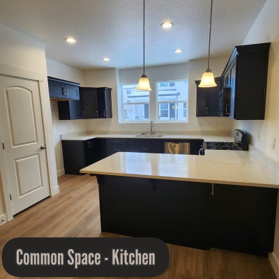 Single Room for Rent in Beautiful Lehi Townhome Main Photo