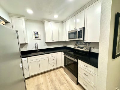 Looking for male roommate Main Photo